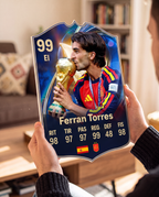 Diseño 2 — carta de Ferran Torres en las manos — Regalos de Fútbol