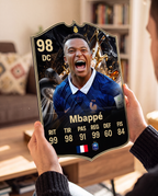 Diseño 8 — carta de Mbappé en las manos — Regalos de Fútbol