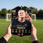 Diseño 4 — carta de Haaland en la cancha — Regalos de Fútbol