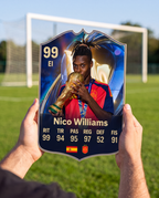 Carta coleccionable de Nico Williams en la cancha — Regalos de Fútbol