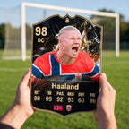 Diseño 3 — carta de Haaland en la cancha — Regalos de Fútbol