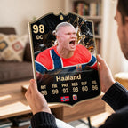 Diseño 3 — carta de Haaland en las manos — Regalos de Fútbol