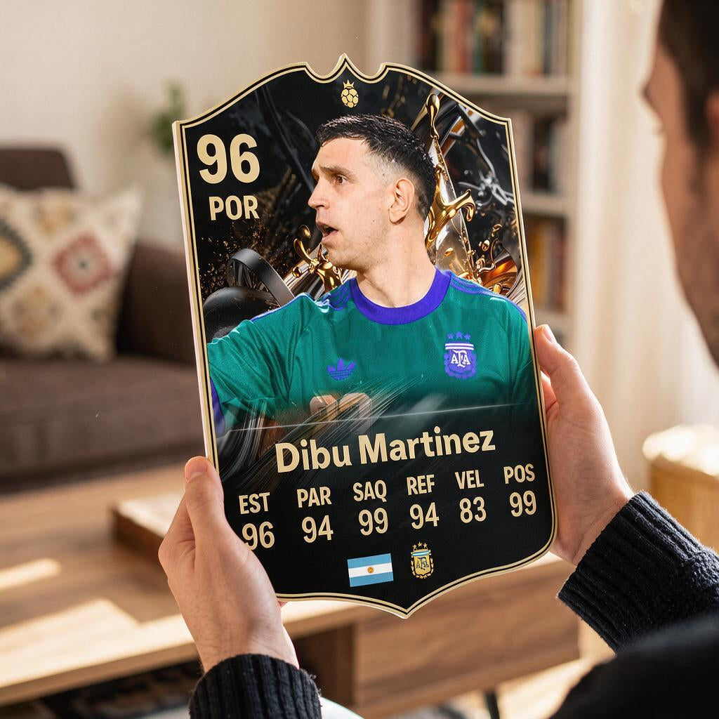 Diseño 2 — carta de Dibu Martínez en las manos — Regalos de Fútbol