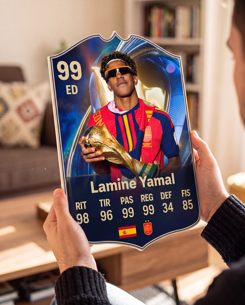 Diseño 2 — carta de Lamine Yamal en las manos — Regalos de Fútbol